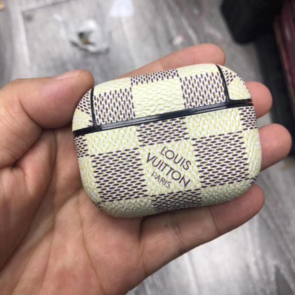 Checkered AirPods Pro Case - White